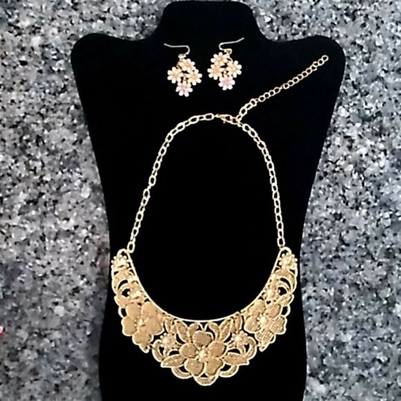 Macy's Gold Floral Statement Necklace/Earrings. - Picture 4 of 7